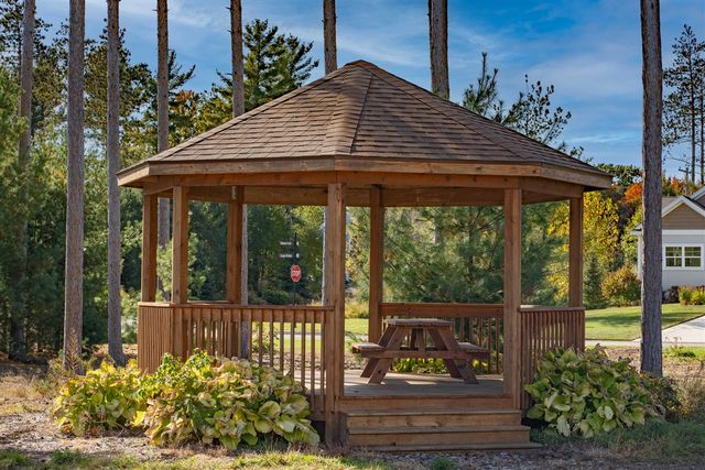 6244 S Bear Den Trail, Muskegon, MI 49444