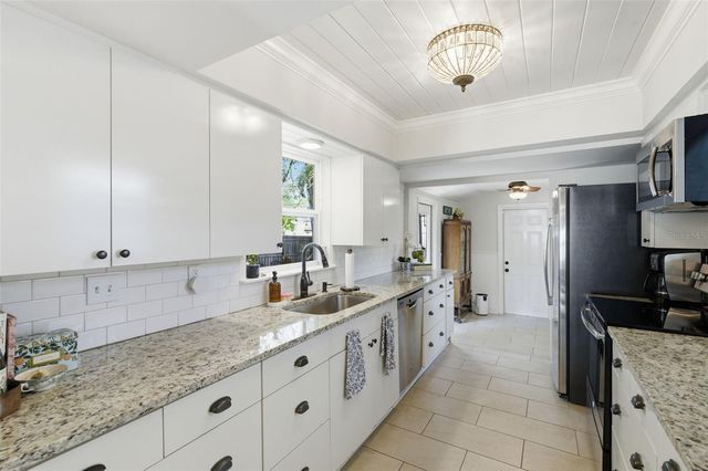 447 28TH AVENUE N, St Petersburg, FL 33704