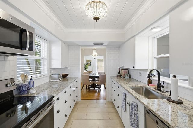 447 28TH AVENUE N, St Petersburg, FL 33704