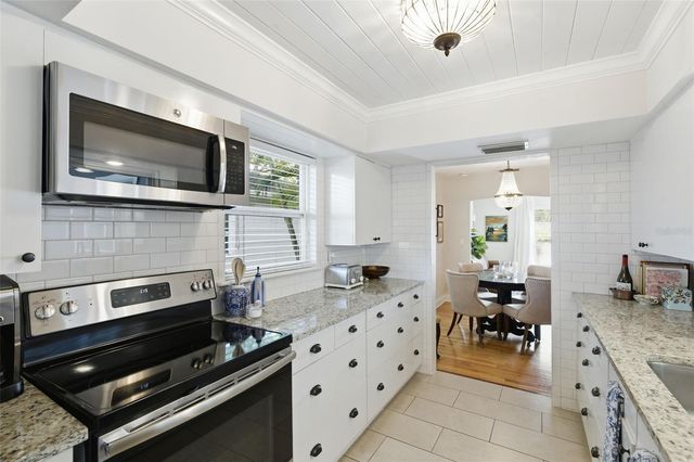 447 28TH AVENUE N, St Petersburg, FL 33704