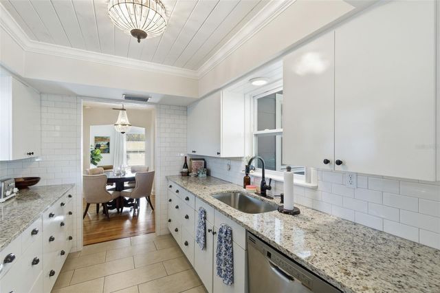 447 28TH AVENUE N, St Petersburg, FL 33704