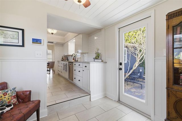 447 28TH AVENUE N, St Petersburg, FL 33704