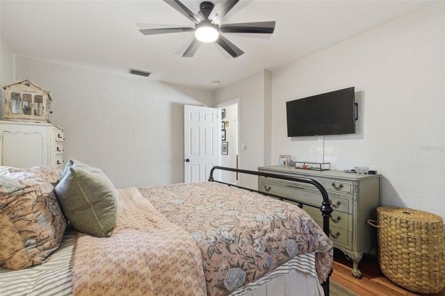 447 28TH AVENUE N, St Petersburg, FL 33704