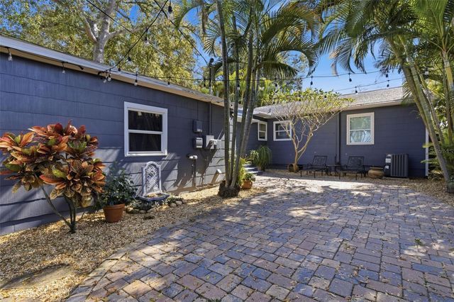 447 28TH AVENUE N, St Petersburg, FL 33704