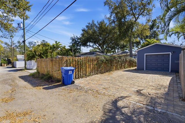 447 28TH AVENUE N, St Petersburg, FL 33704