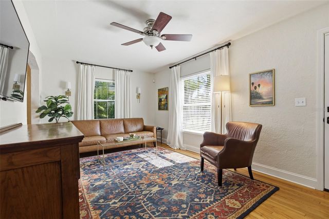 447 28TH AVENUE N, St Petersburg, FL 33704