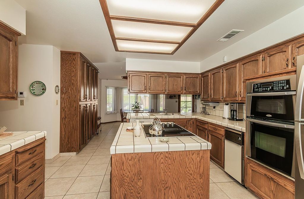 Image 17 of property listing at 7355 N Pacific Avenue, Fresno, CA 93711