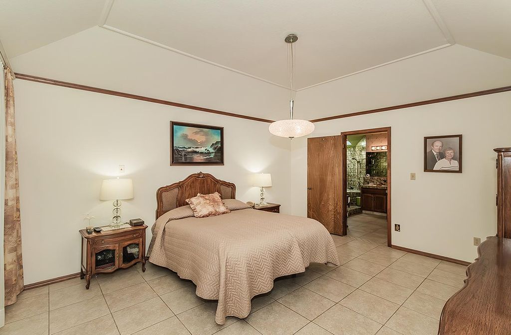 Image 19 of property listing at 7355 N Pacific Avenue, Fresno, CA 93711