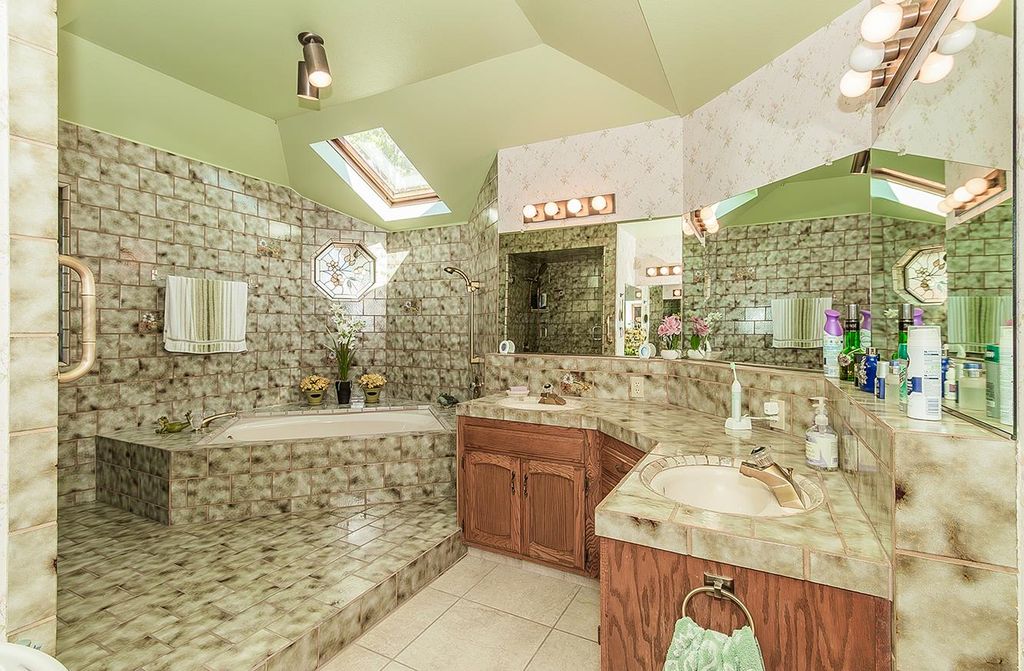 Image 22 of property listing at 7355 N Pacific Avenue, Fresno, CA 93711