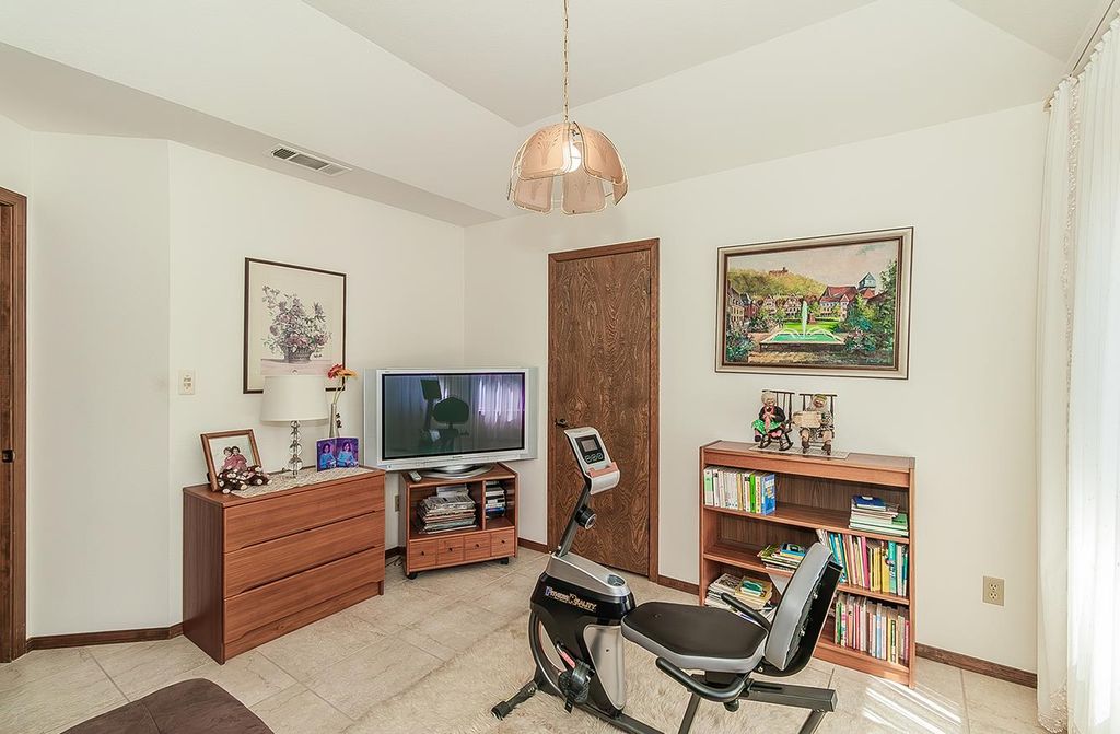 Image 30 of property listing at 7355 N Pacific Avenue, Fresno, CA 93711