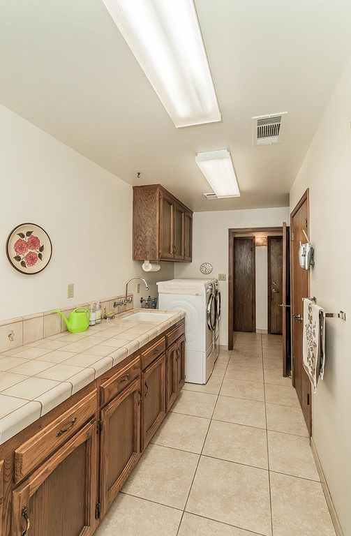 Image 35 of property listing at 7355 N Pacific Avenue, Fresno, CA 93711