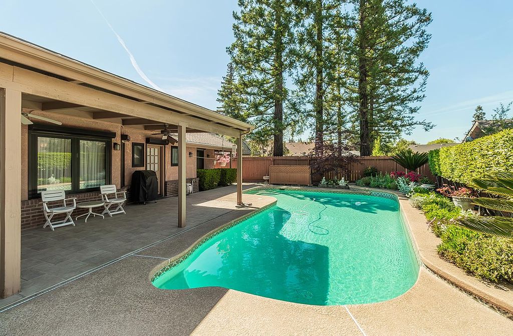 Image 41 of property listing at 7355 N Pacific Avenue, Fresno, CA 93711