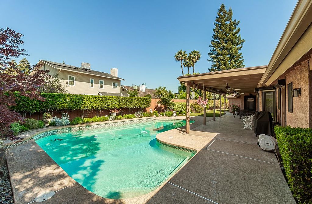 Image 42 of property listing at 7355 N Pacific Avenue, Fresno, CA 93711