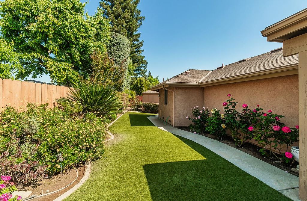 Image 44 of property listing at 7355 N Pacific Avenue, Fresno, CA 93711