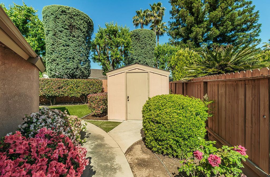 Image 46 of property listing at 7355 N Pacific Avenue, Fresno, CA 93711