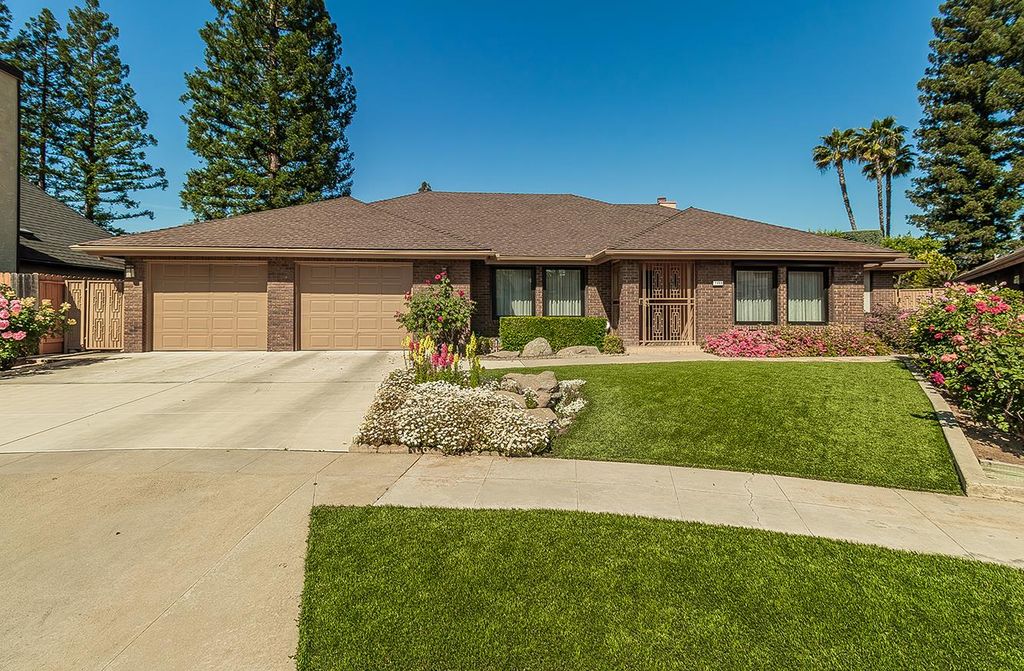 Image 48 of property listing at 7355 N Pacific Avenue, Fresno, CA 93711