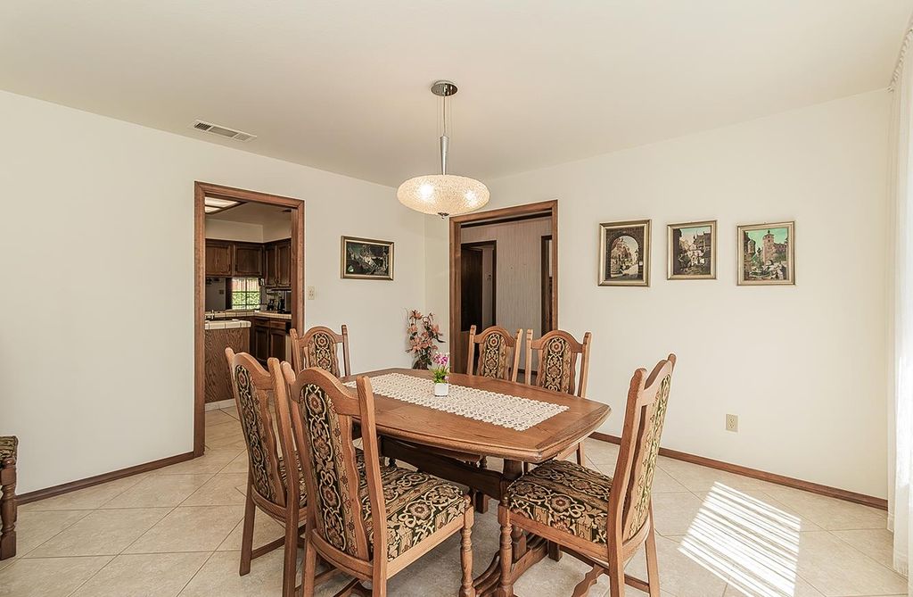 Image 8 of property listing at 7355 N Pacific Avenue, Fresno, CA 93711