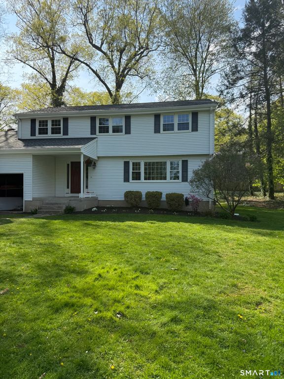 1 Horseshoe Circle, Simsbury, CT 06070