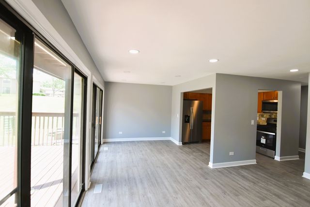 1305 Bamburg Court C, Hanover Park, IL 60133