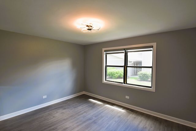 1305 Bamburg Court C, Hanover Park, IL 60133