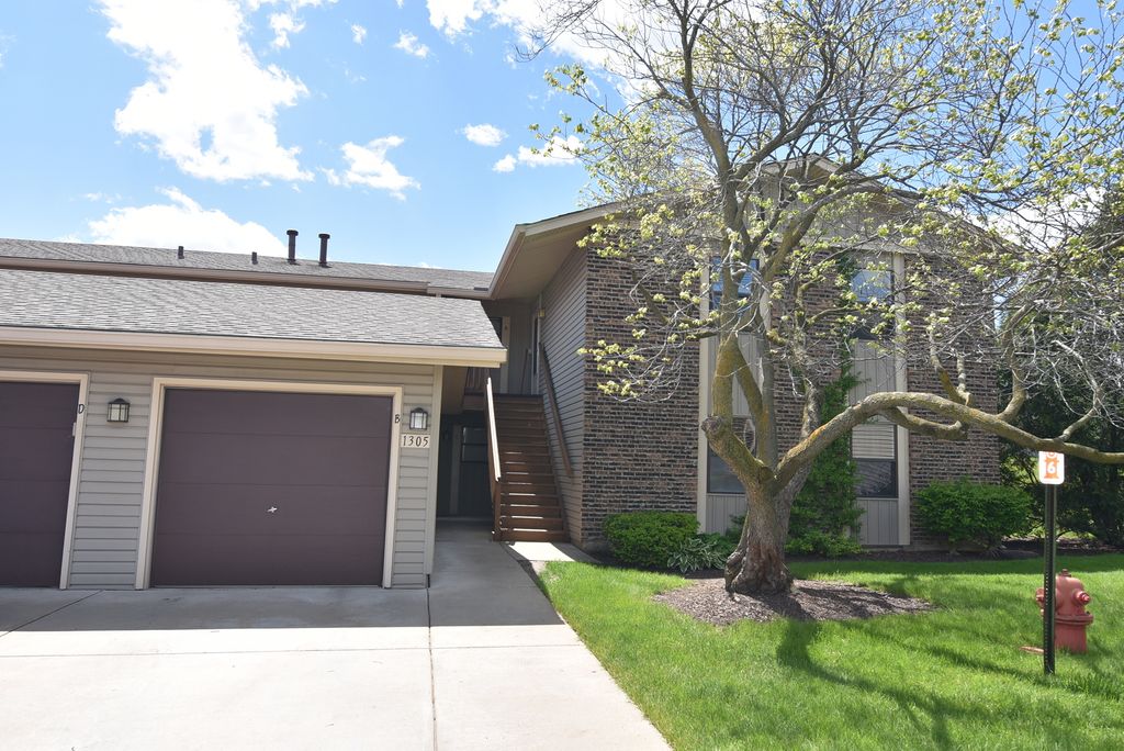 1305 Bamburg Court C, Hanover Park, IL 60133