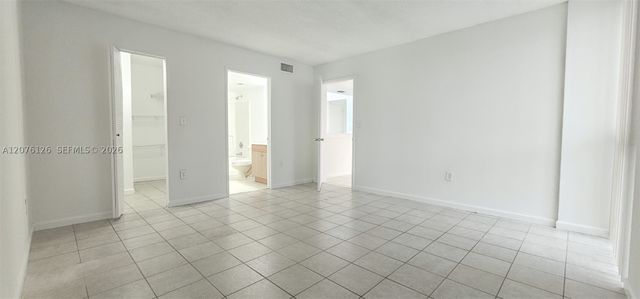 7035 NW 186th St D110, Hialeah, FL 33015
