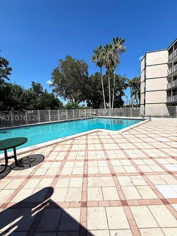 7035 NW 186th St D110, Hialeah, FL 33015