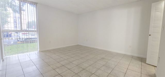 7035 NW 186th St D110, Hialeah, FL 33015