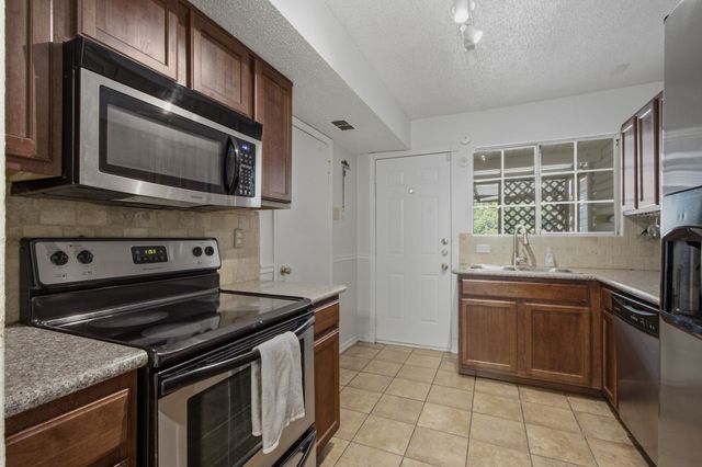 840 Creekside Drive, Lewisville, TX 75067