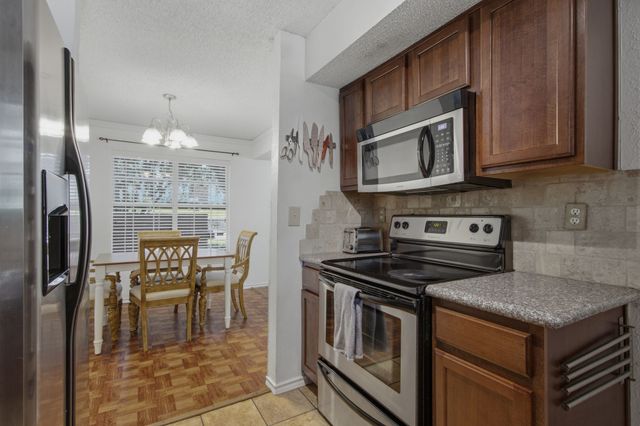 840 Creekside Drive, Lewisville, TX 75067