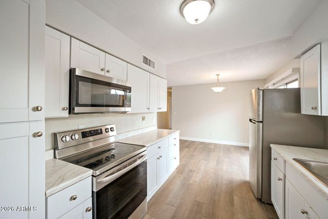1339 N HILLCREST Circle, Mesa, AZ 85201