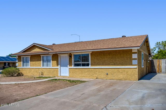 1339 N HILLCREST Circle, Mesa, AZ 85201