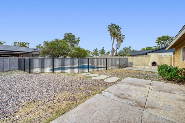 1339 N HILLCREST Circle, Mesa, AZ 85201