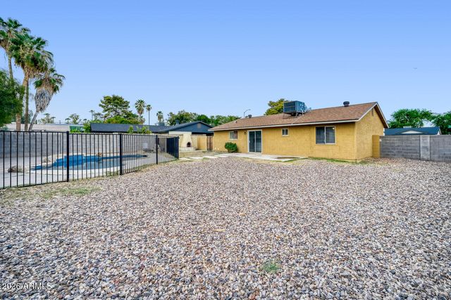 1339 N HILLCREST Circle, Mesa, AZ 85201