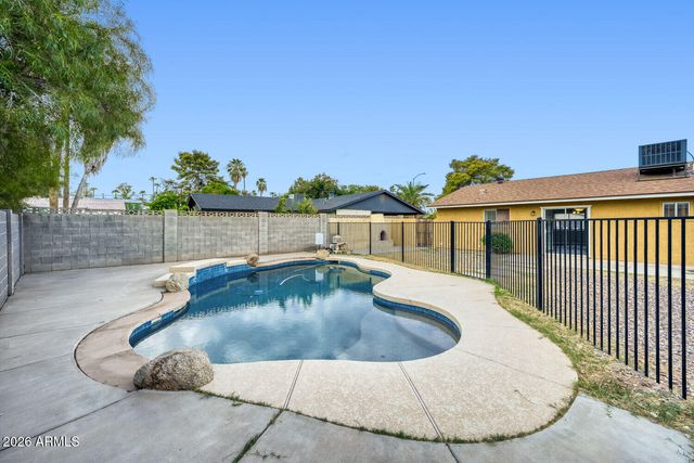 1339 N HILLCREST Circle, Mesa, AZ 85201