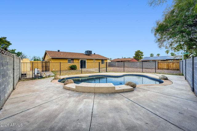 1339 N HILLCREST Circle, Mesa, AZ 85201