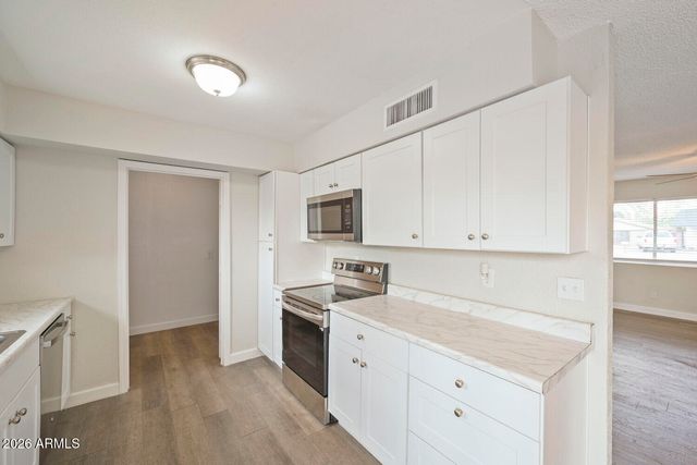 1339 N HILLCREST Circle, Mesa, AZ 85201