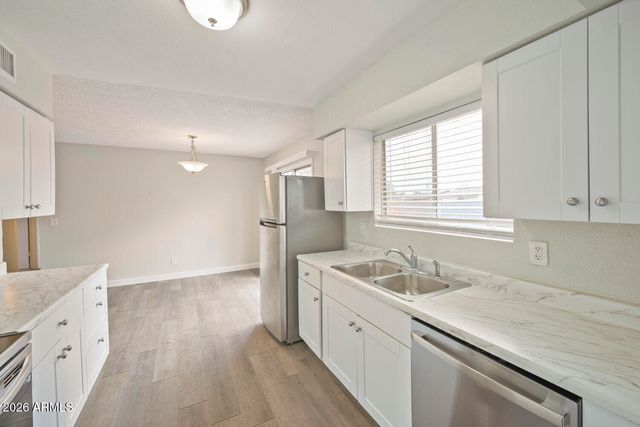 1339 N HILLCREST Circle, Mesa, AZ 85201