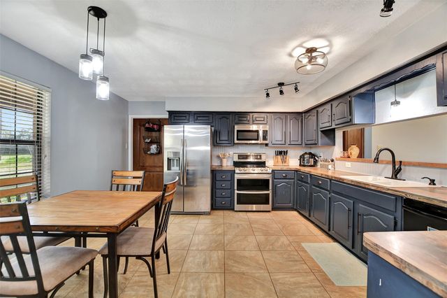 9634 Highway 21 W, North Zulch, TX 77872