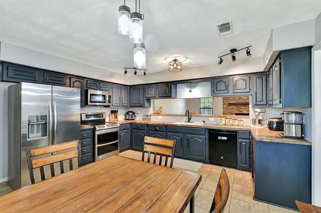 9634 Highway 21 W, North Zulch, TX 77872