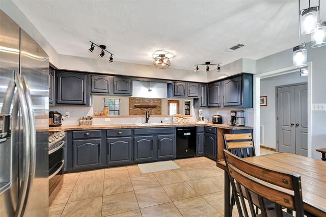 9634 Highway 21 W, North Zulch, TX 77872