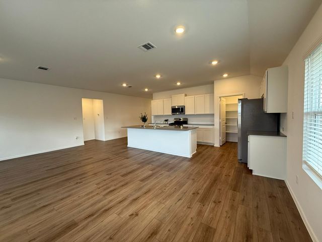 290 Gresham, Kyle, TX 78640