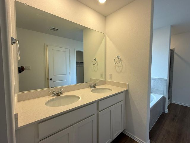 290 Gresham, Kyle, TX 78640