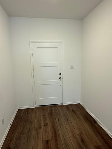 290 Gresham, Kyle, TX 78640