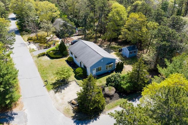 17 Dry Hollow Ln, Mashpee, MA 02649