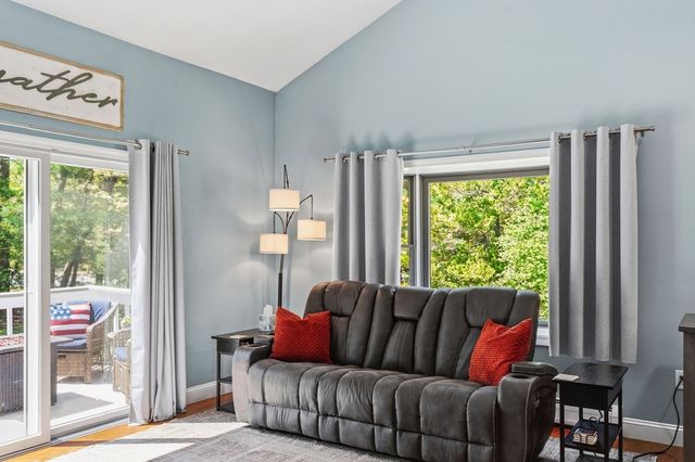 17 Dry Hollow Ln, Mashpee, MA 02649