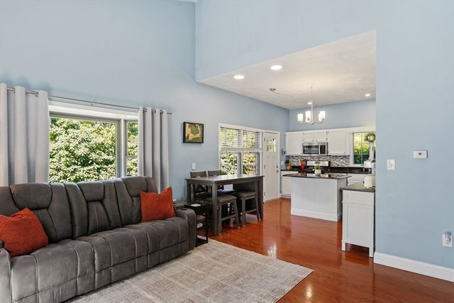 17 Dry Hollow Ln, Mashpee, MA 02649