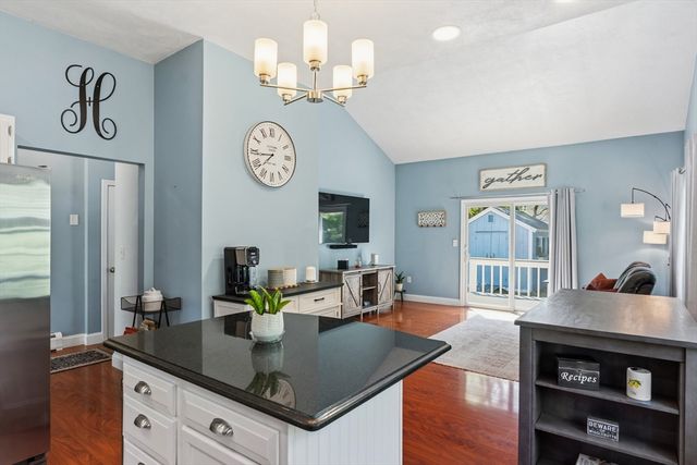 17 Dry Hollow Ln, Mashpee, MA 02649