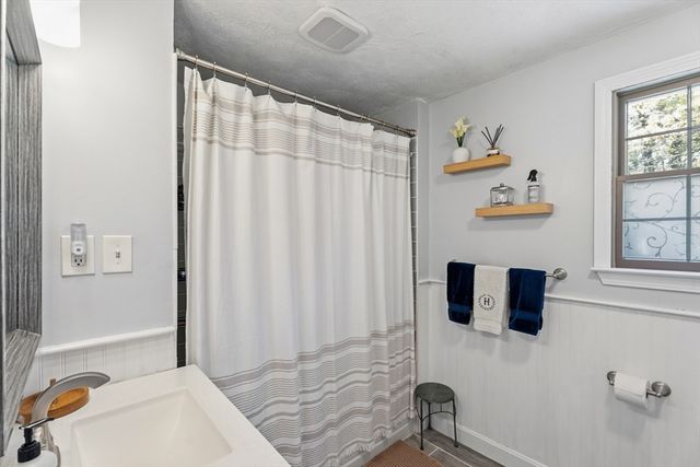 17 Dry Hollow Ln, Mashpee, MA 02649
