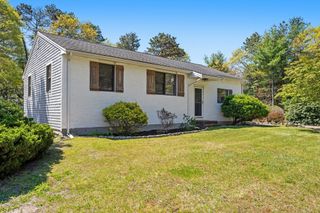 17 Dry Hollow Ln, Mashpee, MA 02649